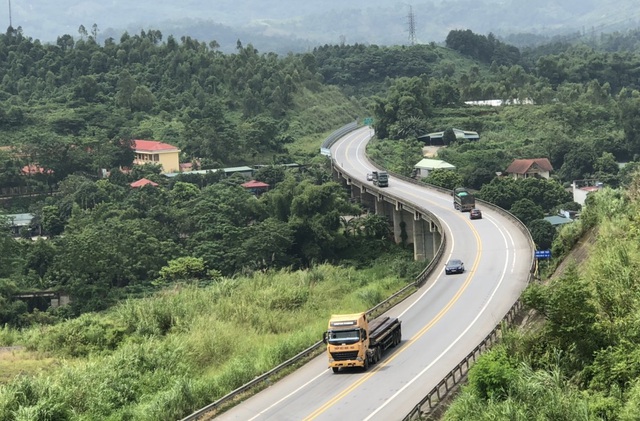5 tuyến đường trị giá hàng chục nghìn tỷ ở Việt Nam, thường gọi là cao tốc nhưng chỉ có 2 làn xe- Ảnh 3.