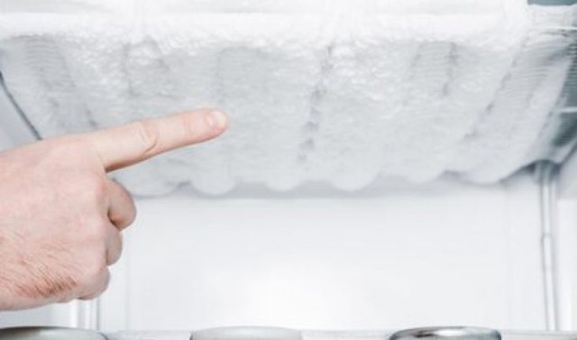 Tủ lạnh đóng lớp đá, tuyết dày có sao không? Vấn đề thường gặp nhưng không phải ai cũng biết cách xử lý- Ảnh 1.