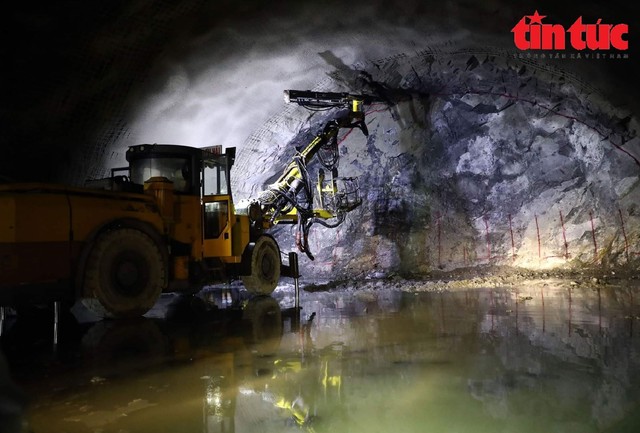 Công nghệ đào hầm xuyên núi hàng đầu thế giới giúp thi công thần tốc tuyến cao tốc 7.600 tỷ ở Việt Nam- Ảnh 3.