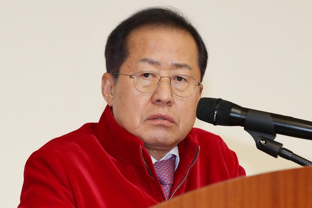 Đội nhà thảm bại, quan chức Hàn Quốc tức giận nói: “Tại sao không thuê ông Park Hang-seo?”- Ảnh 1.