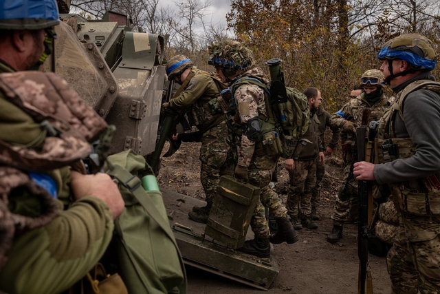 Quân Nga vượt 'thung lũng chết', bất ngờ đột kích Avdiivka: Ukraine vỡ trận, 10.000 lính bị vây hãm- Ảnh 1.