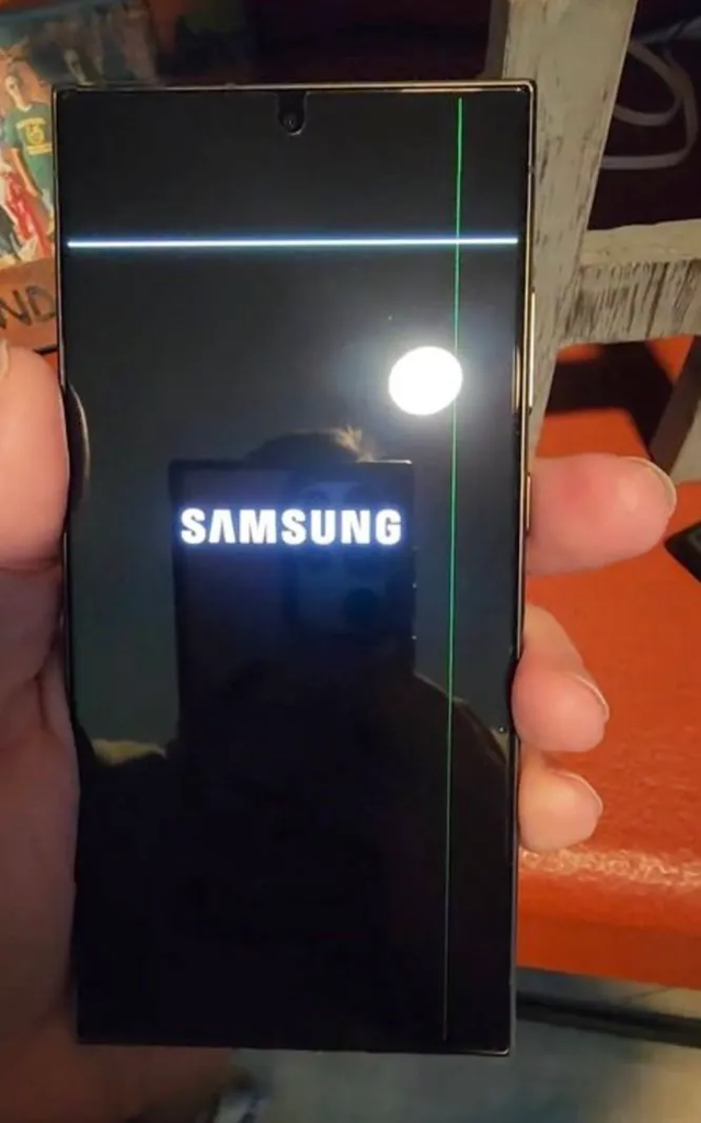 Galaxy S24 Ultra gặp lỗi sọc màn hình và 