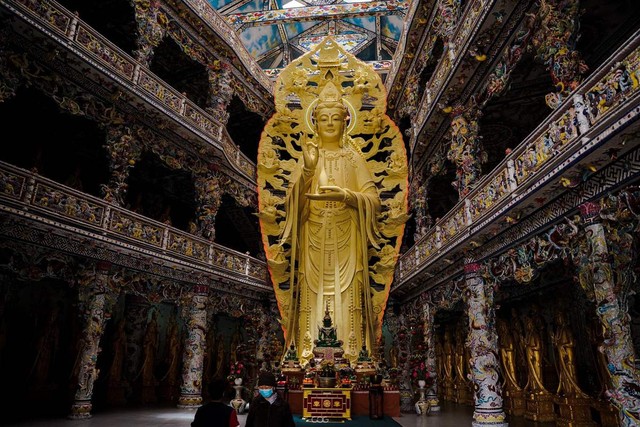 Sử dụng hàng triệu mảnh sành sứ, ngôi chùa cách trung tâm Đà Lạt 8km giữ tới 11 kỷ lục Việt Nam- Ảnh 8.