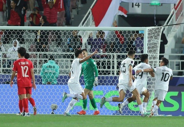 Báo Trung Quốc sửng sốt với đội hình của Indonesia, lo lắng cho tuyển Việt Nam trước 2 trận then chốt- Ảnh 1.