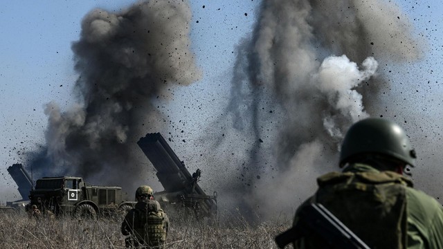 Nga tuyên bố chiến thắng quan trọng, quân Ukraine rút chạy: Thế gọng kìm siết chặt, 3.000 lính bị vây hãm- Ảnh 1.