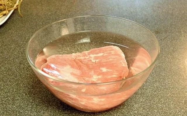 Đừng dại mà chần thịt, đây mới là cách làm đúng để loại bỏ độc tố của thịt lợn mua ngoài chợ- Ảnh 3.