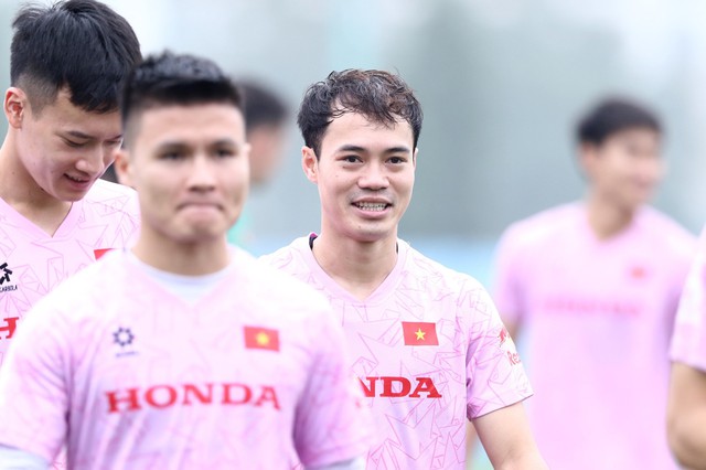 Công Phượng chưa được tập luyện cùng Văn Toàn; tuyển thủ U23 Việt Nam chảy máu đầu trong buổi tập- Ảnh 1.
