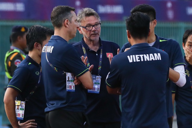 Báo Indonesia khoe đội hình nhập tịch đấu tuyển Việt Nam: 