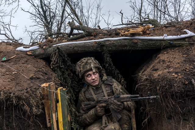 Nga đánh bật quân Ukraine ở tâm Robotyne, dồn 2000 lính vào vây hãm: TT Zelensky đối mặt lựa chọn cay đắng- Ảnh 2.