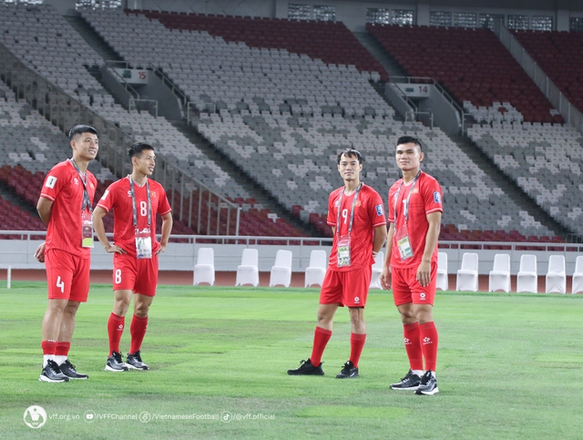 Đội tuyển Việt Nam bị CĐV quá khích Indonesia 