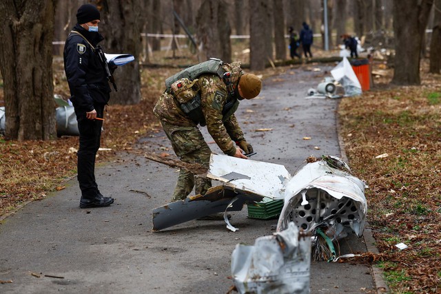 TT Putin vừa thề trả đũa vụ khủng bố đẫm máu: Nga ồ ạt tấn công Ukraine, tên lửa 