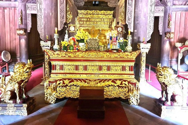 Chính điện bằng gỗ lớn nhất Việt Nam: Long sàng, ngai vua, đồ nội thất bên trong đều được dát vàng- Ảnh 3.