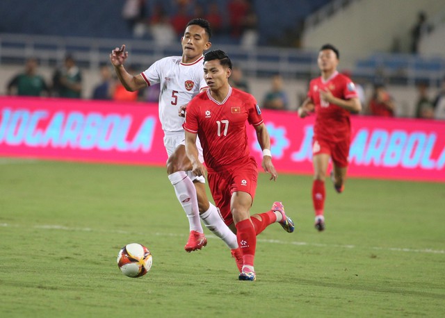 TRỰC TIẾP Việt Nam 0-2 Indonesia: HLV Troussier thay người sớm, tuyển Việt Nam chơi 