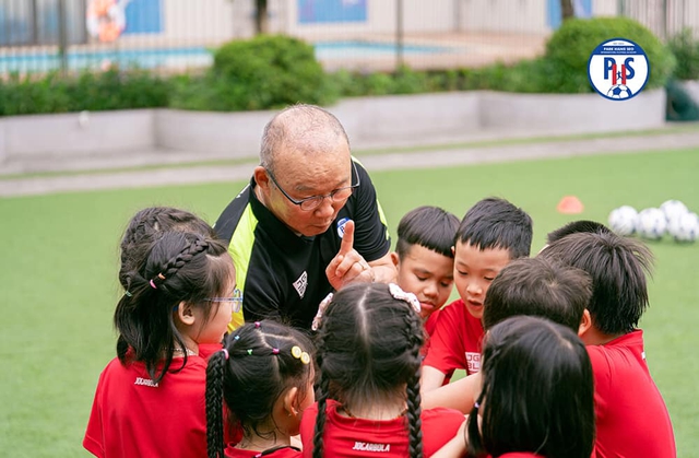 Ông Park Hang Seo sau hơn một năm chia tay đội tuyển Việt Nam: Được khen ngày càng đẹp ra- Ảnh 4.