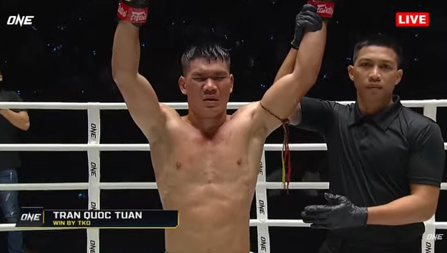 Võ sĩ Việt Nam đánh knock-out cao thủ Nhật Bản, 