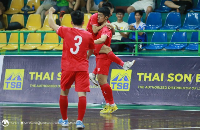 Thi đấu kiên cường, tuyển Việt Nam ăn mừng trước đội Top 7 thế giới- Ảnh 3.