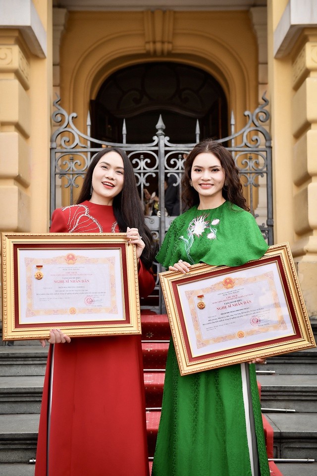 Cha mẹ từ Nghệ An ra mừng Phạm Phương Thảo nhận danh hiệu NSND- Ảnh 8.