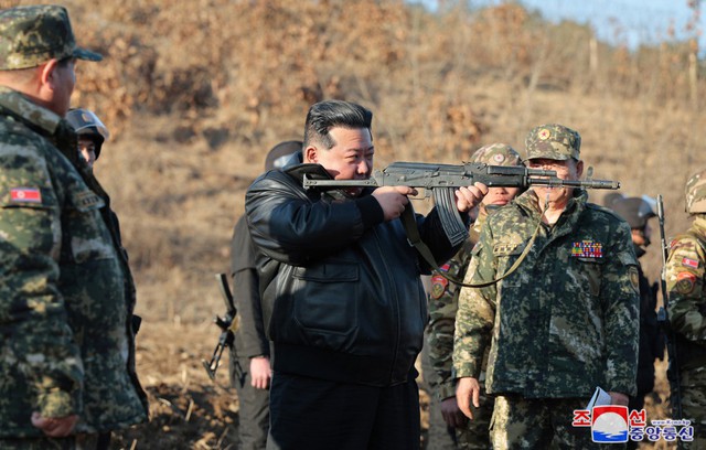 Ông Kim Jong Un ngắm bắn súng trường, đe dọa Hàn Quốc trả giá; Seoul tuyên bố đáp trả quyết liệt đến cùng- Ảnh 1.