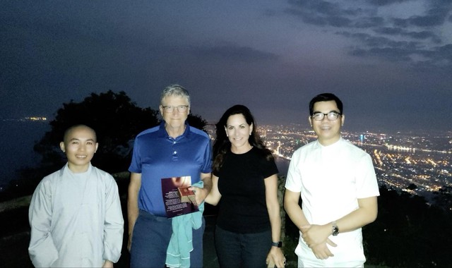 Buổi chiều tối đặc biệt của Bill Gates trên đỉnh Bàn Cờ: Tiết lộ từ người học trò của thiền sư Nhất Hạnh- Ảnh 2.