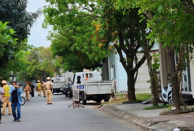 NÓNG: Công an phong tỏa nhà cựu Chủ tịch UBND tỉnh Quảng Ngãi Cao Khoa- Ảnh 1.