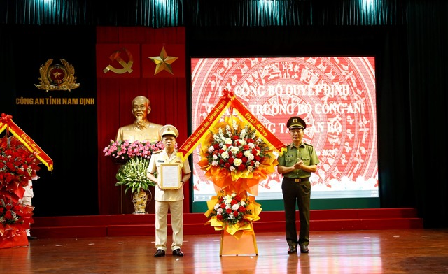 Đại tá Nguyễn Hữu Mạnh được bổ nhiệm làm Giám đốc Công an tỉnh Nam Định- Ảnh 1.