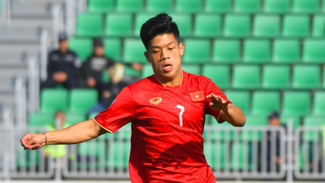 Tân HLV U23 Việt Nam loại 2 trò cưng của ông Troussier, bổ sung quân bầu Đức dự giải châu Á- Ảnh 1.