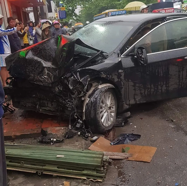 18 giây ám ảnh vụ xe Camry lao thẳng vào nhà dân, gây tai nạn liên hoàn ở Nam Định- Ảnh 1.