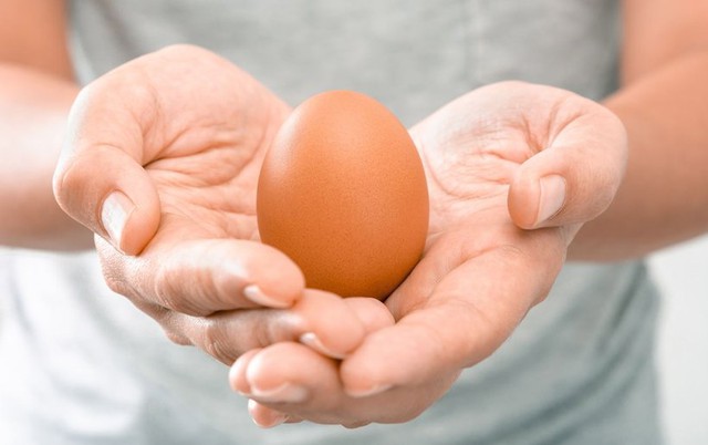 Cho quả trứng vào cốc nước, trứng tươi sẽ chìm hay nổi? Câu hỏi đơn giản mà không phải ai cũng biết- Ảnh 4.