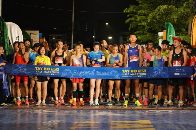 Phạm Thị Hồng Lệ xuất sắc giành vị trí cao nhất tại Tay Ho Half Marathon 2024- Ảnh 1.