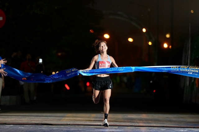 Phạm Thị Hồng Lệ xuất sắc giành vị trí cao nhất tại Tay Ho Half Marathon 2024- Ảnh 2.