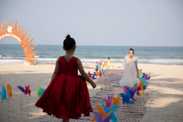 300 mẫu nhí, mẫu teen tham gia Tuần lễ thời trang trẻ em 2024 ở Đà Nẵng- Ảnh 3.