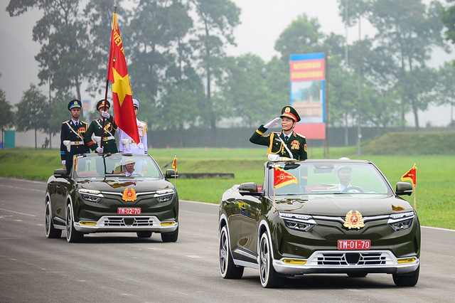 Màn bắn 21 loạt đại bác và 6 trực thăng bay diễu hành trong lễ tổng duyệt 70 năm chiến thắng Điện Biên Phủ- Ảnh 3.