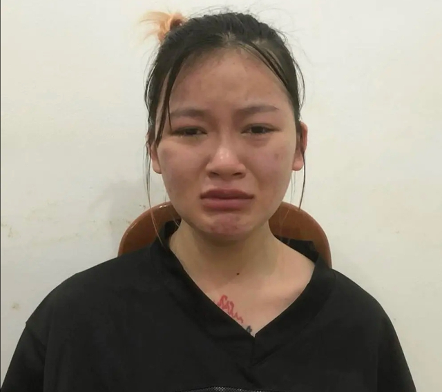 Thiếu nữ 19 tuổi ở Hà Nội khóc nức nở khi bị công an bắt giữ- Ảnh 1.