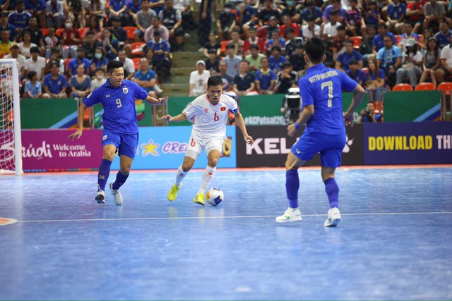 TRỰC TIẾP Thái Lan 2-1 Việt Nam: Tuyển Việt Nam chính thức vào tứ kết- Ảnh 8.