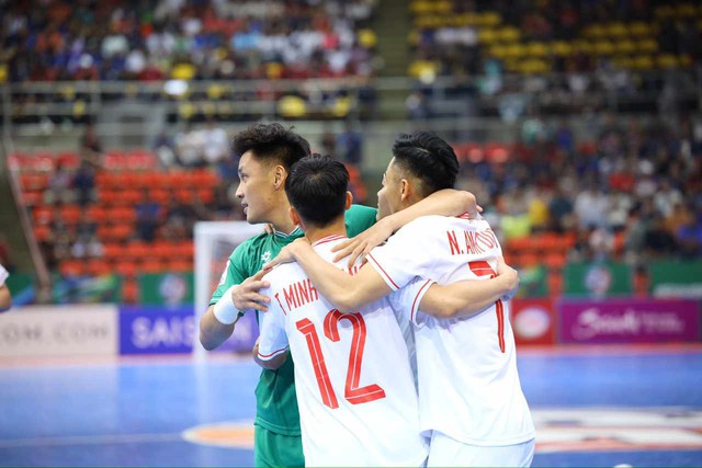 TRỰC TIẾP Thái Lan 2-1 Việt Nam: Tuyển Việt Nam chính thức vào tứ kết- Ảnh 4.