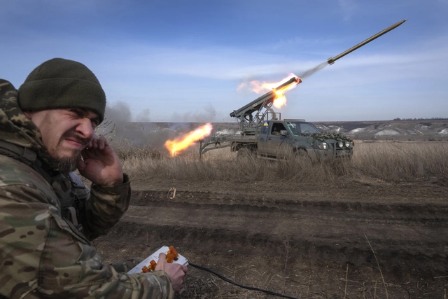 Nga tung hơn 2 vạn quân quyết chiếm thành trì sống còn của Ukraine, gây sức ép trên khắp tiền tuyến- Ảnh 2.