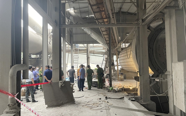 Hiện trường vụ tai nạn nghiêm trọng khiến 7 công nhân tử vong ở nhà máy xi măng Yên Bái- Ảnh 9.