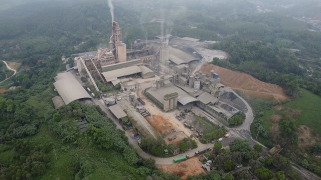 Hiện trường vụ tai nạn nghiêm trọng khiến 7 công nhân tử vong ở nhà máy xi măng Yên Bái- Ảnh 1.