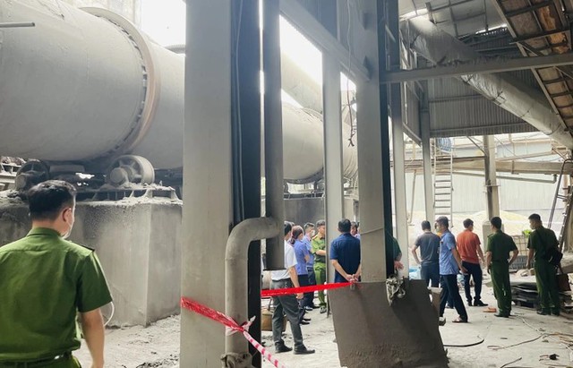 Hiện trường vụ tai nạn nghiêm trọng khiến 7 công nhân tử vong ở nhà máy xi măng Yên Bái- Ảnh 7.