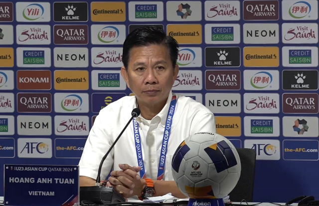 HLV Hoàng Anh Tuấn phản ứng ra sao về cách trọng tài thổi 11m, chỉ ra vấn đề khiến U23 Việt Nam bị thẻ đỏ- Ảnh 2.