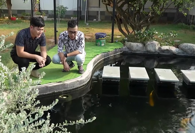 Từ Mỹ về Việt Nam, một nam ca sĩ xây biệt phủ như resort, nuôi cả công, cá Koi

- Ảnh 4.