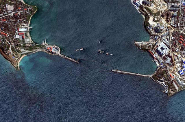 Ảnh vệ tinh hé lộ cách Nga bảo vệ 'tài sản quý giá nhất' của Hạm đội Biển Đen khỏi hiểm họa USV Ukraine- Ảnh 4. Ảnh vệ tinh hé lộ cách Nga bảo vệ 'tài sản quý giá nhất' của Hạm đội Biển Đen khỏi hiểm họa USV Ukraine- Ảnh 4.