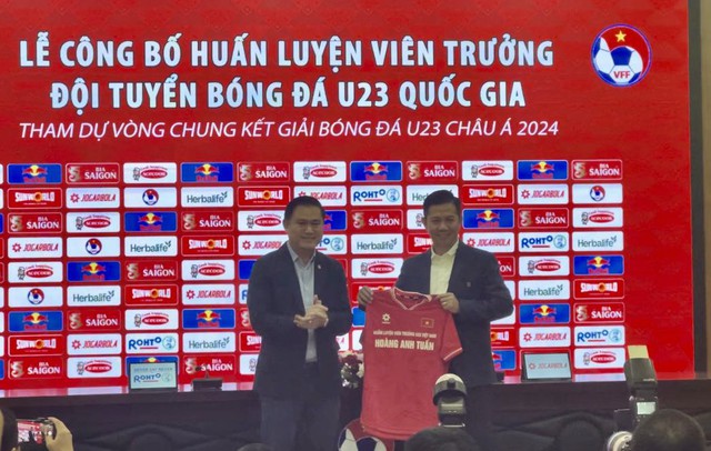 VFF nói gì về mức lương dành cho người thay thế HLV Troussier?- Ảnh 2.