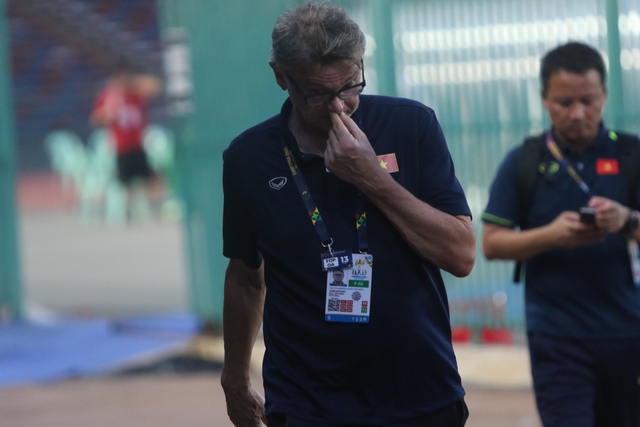 HLV Troussier viết tâm thư, tiết lộ điều đặc biệt về nội tình của tuyển Việt Nam- Ảnh 2. HLV Troussier viết tâm thư, tiết lộ điều đặc biệt về nội tình của tuyển Việt Nam- Ảnh 2.