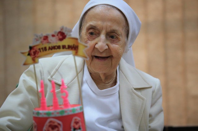 4 bí quyết kỳ lạ của những người sống thọ nhất thế giới: Số 1 không phải ai cũng dám làm- Ảnh 4. 4 bí quyết kỳ lạ của những người sống thọ nhất thế giới: Số 1 không phải ai cũng dám làm- Ảnh 4.