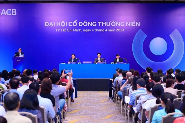 Chủ tịch ngân hàng từng nhảy dưới mưa công bố lợi nhuận hơn 20.000 tỷ đồng, chốt chia cổ tức Chủ tịch ngân hàng từng nhảy dưới mưa công bố lợi nhuận hơn 20.000 tỷ đồng, chốt chia cổ tức