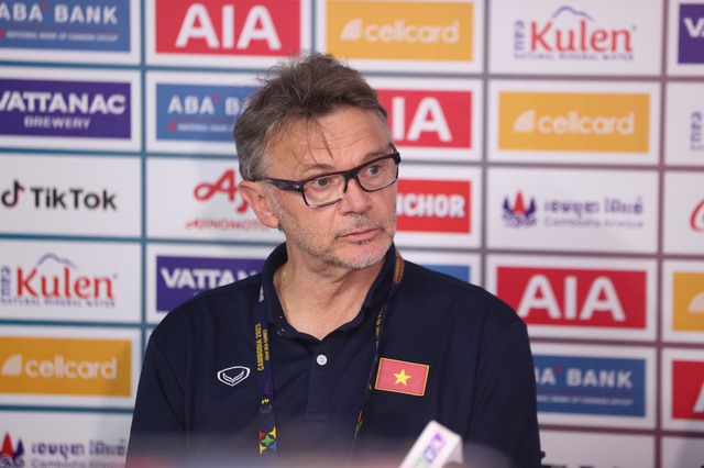 HLV Troussier viết tâm thư, tiết lộ điều đặc biệt về nội tình của tuyển Việt Nam- Ảnh 1. HLV Troussier viết tâm thư, tiết lộ điều đặc biệt về nội tình của tuyển Việt Nam- Ảnh 1.