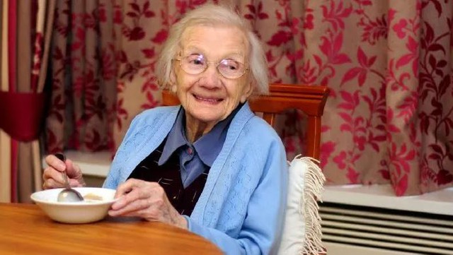 4 bí quyết kỳ lạ của những người sống thọ nhất thế giới: Số 1 không phải ai cũng dám làm- Ảnh 3. 4 bí quyết kỳ lạ của những người sống thọ nhất thế giới: Số 1 không phải ai cũng dám làm- Ảnh 3.