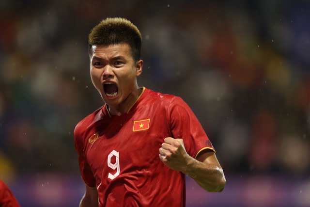 Nóng: HLV Hoàng Anh Tuấn gọi gấp tay săn bàn số một của HLV Troussier lên tuyển U23 Việt Nam- Ảnh 2.