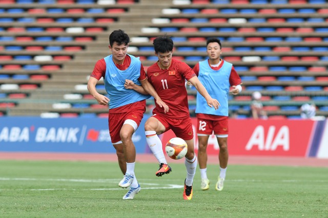 Nóng: HLV Hoàng Anh Tuấn gọi gấp tay săn bàn số một của HLV Troussier lên tuyển U23 Việt Nam- Ảnh 1.